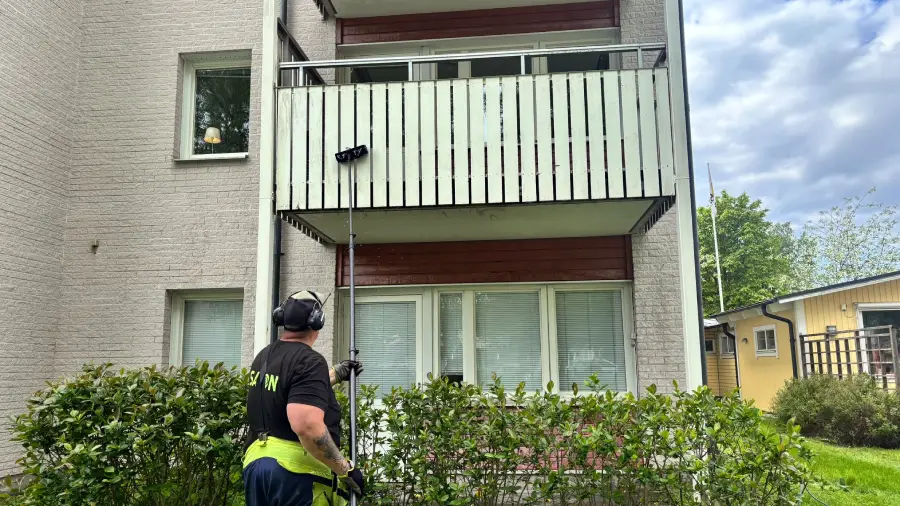 SAKON tvättar fasad och putsar fönster